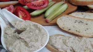 Паштет из курицы с каперсами и жареным луком