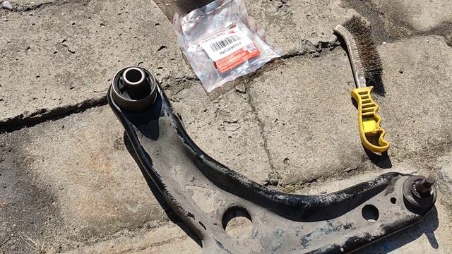 Замена вертикальных сайлентблоков Точка опоры и ступичного подшипника на TOYOTA COROLLA FIELDER 161 смотреть онлайн