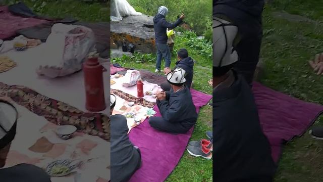 Жайлоодо ушундай эс алыш керек достор смотреть онлайн