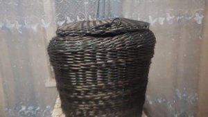 корзина для белья с крышкой из ротанга