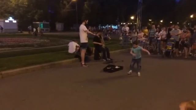 Гениальное выступление уличных музыкантов!