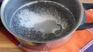 Пирог с маком и сливами