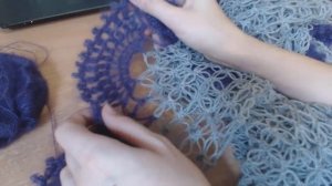 Шаль соломоновыми петлями