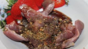 Салат с уткой, яблоком и сельдереем