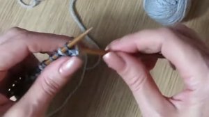 УЗОР ДЛЯ ПЛЕДА И ПОДУШКИ ИЗ ОСТАТКОВ ПРЯЖИ  узор спицами  двухцветные узоры спицами  вязаные идеи