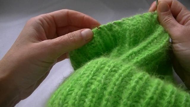 МАКУШКА ПРОСТО ВОСТОРГ!!! МОДНАЯ ШАПКА АНГЛИЙСКОЙ РЕЗИНКОЙ!!! смотреть онлайн