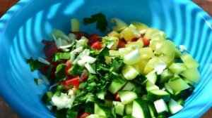 Салат из огурцов и помидоров с сыром