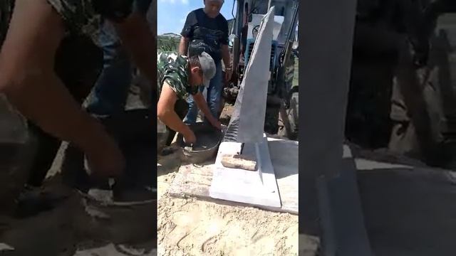 Установка памятника Бандиту #shorts