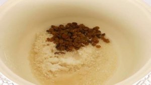 Молочная рисовая каша с изюмом и кокосовой стружкой в мультиварке