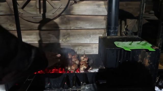 VLOG: Вечер пятницы в тёплой компании 👭👭👩🏻🤝👩🏻🥂🥃 Рёбра на мангале🥩🥩🥩 смотреть онлайн