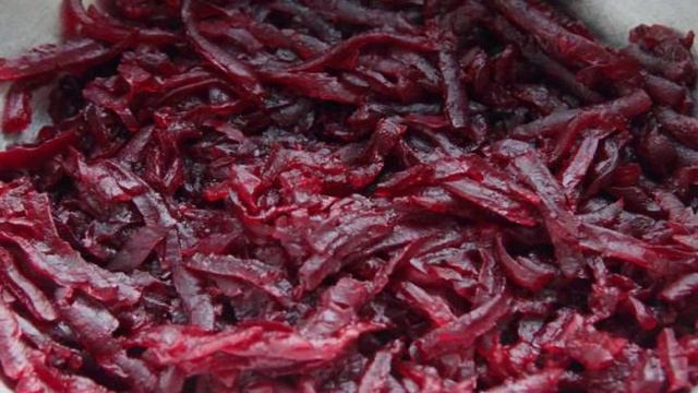 Салат со свеклой, черносливом и грецкими орехами