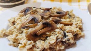Овсяная каша с грибами и яйцом