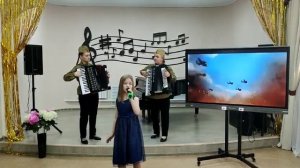 Ларчик Ольга Владимировна и Ящук Жанна, вокал Бессарабова Дарья А.Журбин вальс "Тучи в голубом".