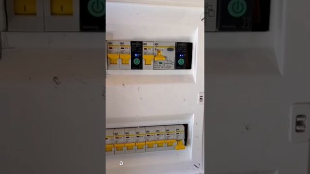 Заменили автоматы на уличное освещение и трехфазный на баню с электро печью на wi-fi с удалённым дос