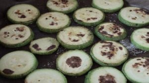 Кабачки запеченные под моцареллой