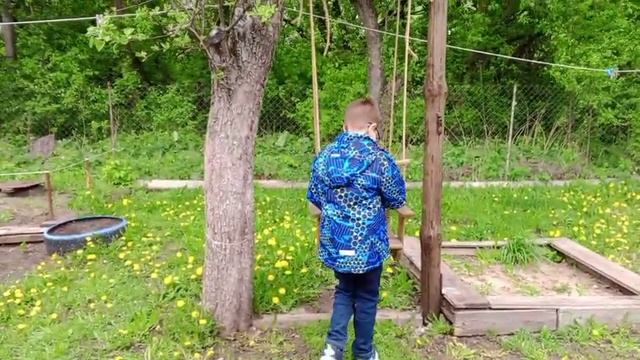 У бабушки и дедушки в деревне!
