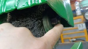 Самодельный станок для чистки труб от ржавчины.