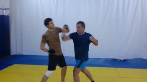 Тренировка. Имитация ударов в челюсть