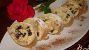 Фантастический яблочный пирог-рулет с черносливом