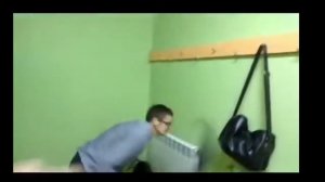 пацан порвал штаны