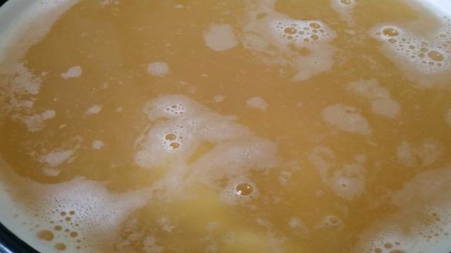 Гороховый суп с копчёной куриной грудкой