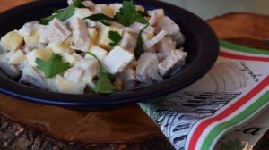 Салат из куриного филе с яблоком