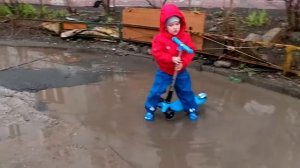 Дети и плохие лужи
