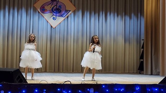 Серебристые снежинки. Дуэт Мухина Алиса Каютина Виктория. Отчетный концерт класса вокала Семова В.