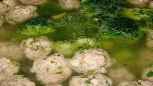 Суп с фрикадельками и брокколи