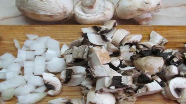 Картофель по-деревенски с грибами и овощами