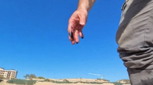 Пляж Анапа Витязево Джемете 30 апреля 2025. Море потеплело и мазут всплыл.