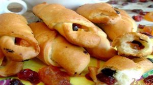 Постные рогалики с сухофруктами