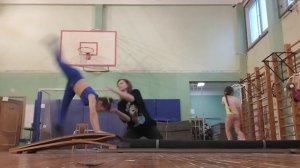 темповой переворот, акробатика с нуля. тренер Федотова Наталия Андреевна МС по спорт. гимнастике