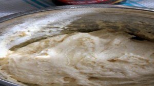 Творожно-дрожжевое тесто на сыворотке и сладкие рогалики с джемом