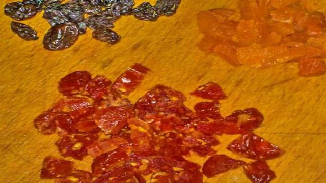 Салат из дайкона с сухофруктами