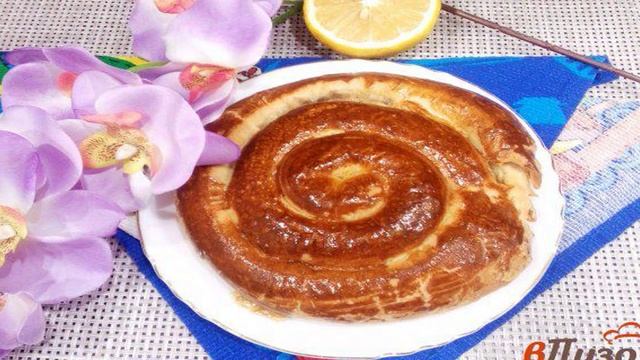 Завитушка из слоеного теста с корицей и сахаром