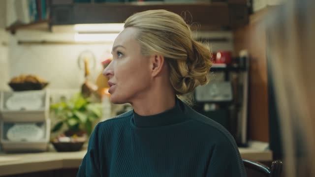 Смотреть сериал Белая полоса 1 сезон 1 серия Трейлер в хорошем качестве онлайн на сайте PREMIER.ONE смотреть онлайн