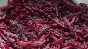 Салат со свеклой, черносливом и грецкими орехами