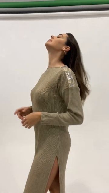 Платье трикотажное длинное с люрексом. Цвет бежевый. Вместе с Georgette Accessory.