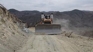 Строительство, срезаем горный склон