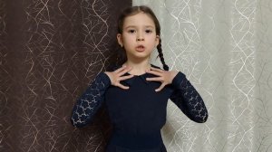 С. Сухонин стихотворение "Две сестры бежали от войны".