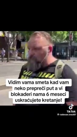 Браво за овог човека! Тако треба сви да нервирамо ову студентарију и да им померамо живце!.mp4