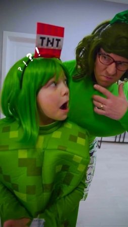 Minecraft Creeper came to visit Grandma! #funny #minecraft #granny