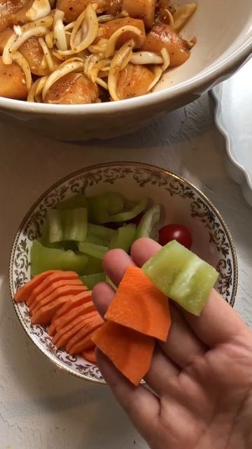 Шашлык из куриной грудки с овощами в духовке. смотреть онлайн