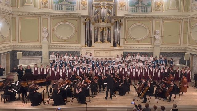 «День Победы» Музыка Д. Тухманова, слова В. Харитонова исп. Сводный хор ДМШ N11 и хор «Доминанта». смотреть онлайн