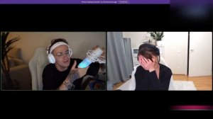 показал девочке как нужно брать в рот))