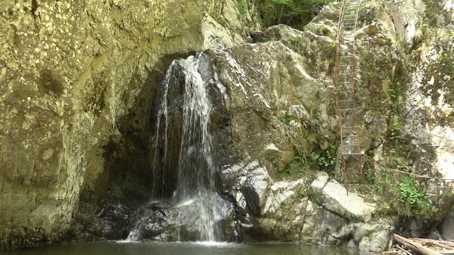 Скритите козове на каньона - водопадите!