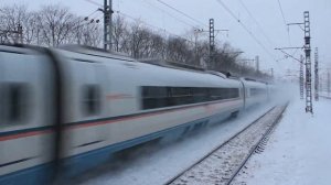 Электропоезд ЭВС2 "Сапсан" проследует платформу Останкино.