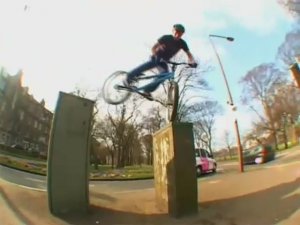 BMX-фристайл. Трюки на велосипеде