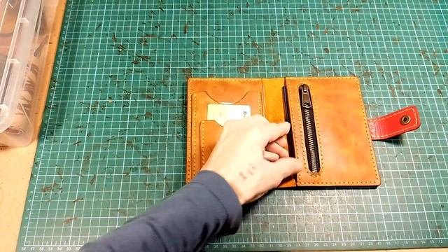 Кошелек под документы из натуральной кожи